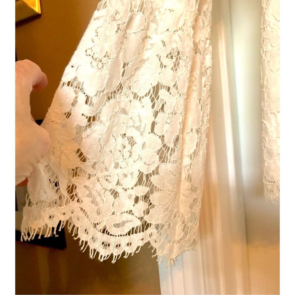 VINCE CAMUTO - L Sz Med Ivory Lace Long-Sleeve Lined Blouse w/Bell Sleeves. EUC - Picture 8 of 12